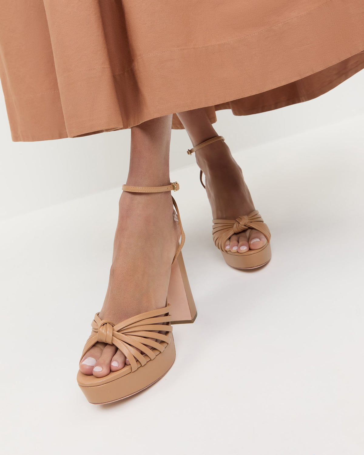 Color: Dune